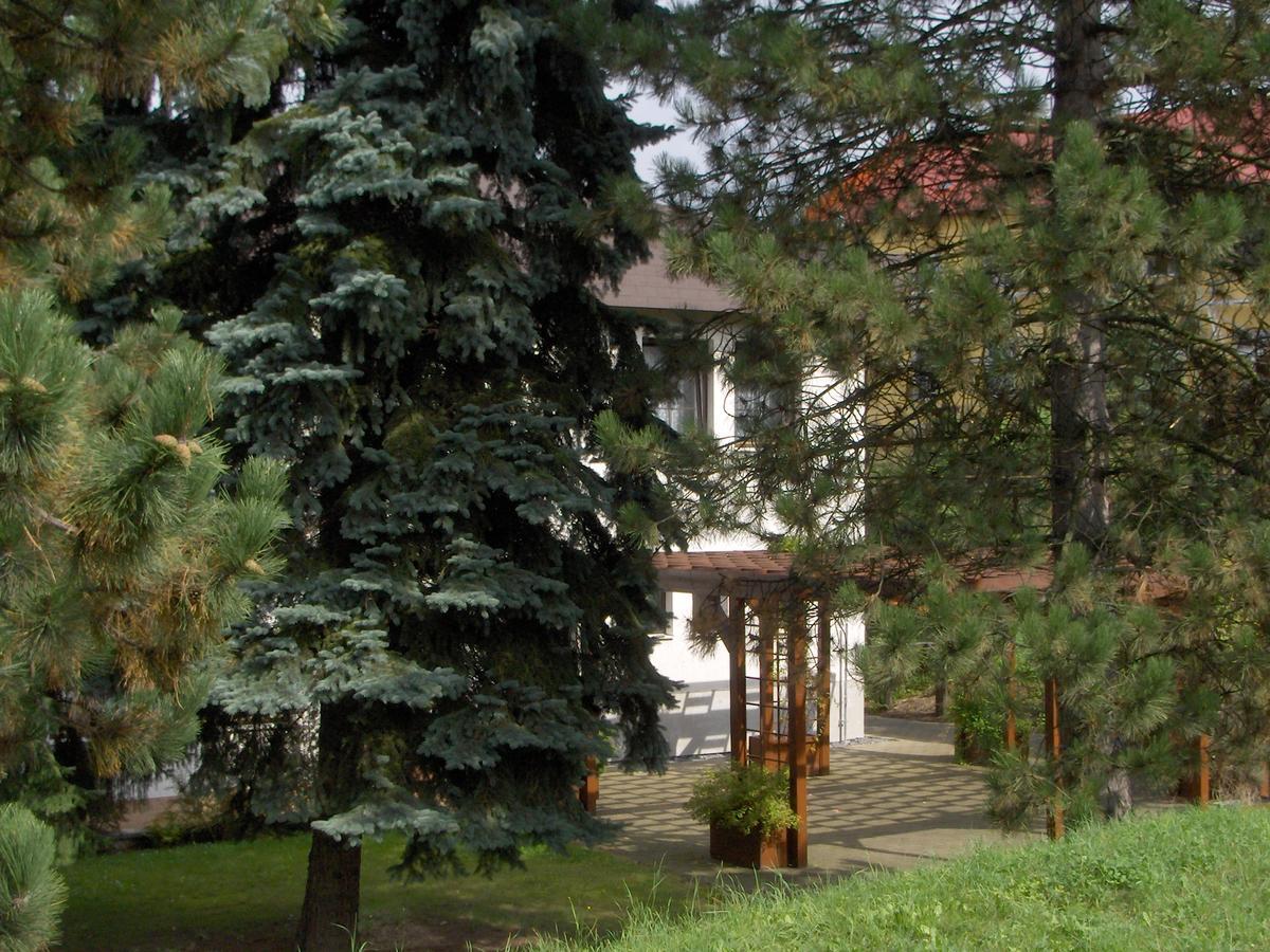 Hotel Amos Fulnek Bagian luar foto