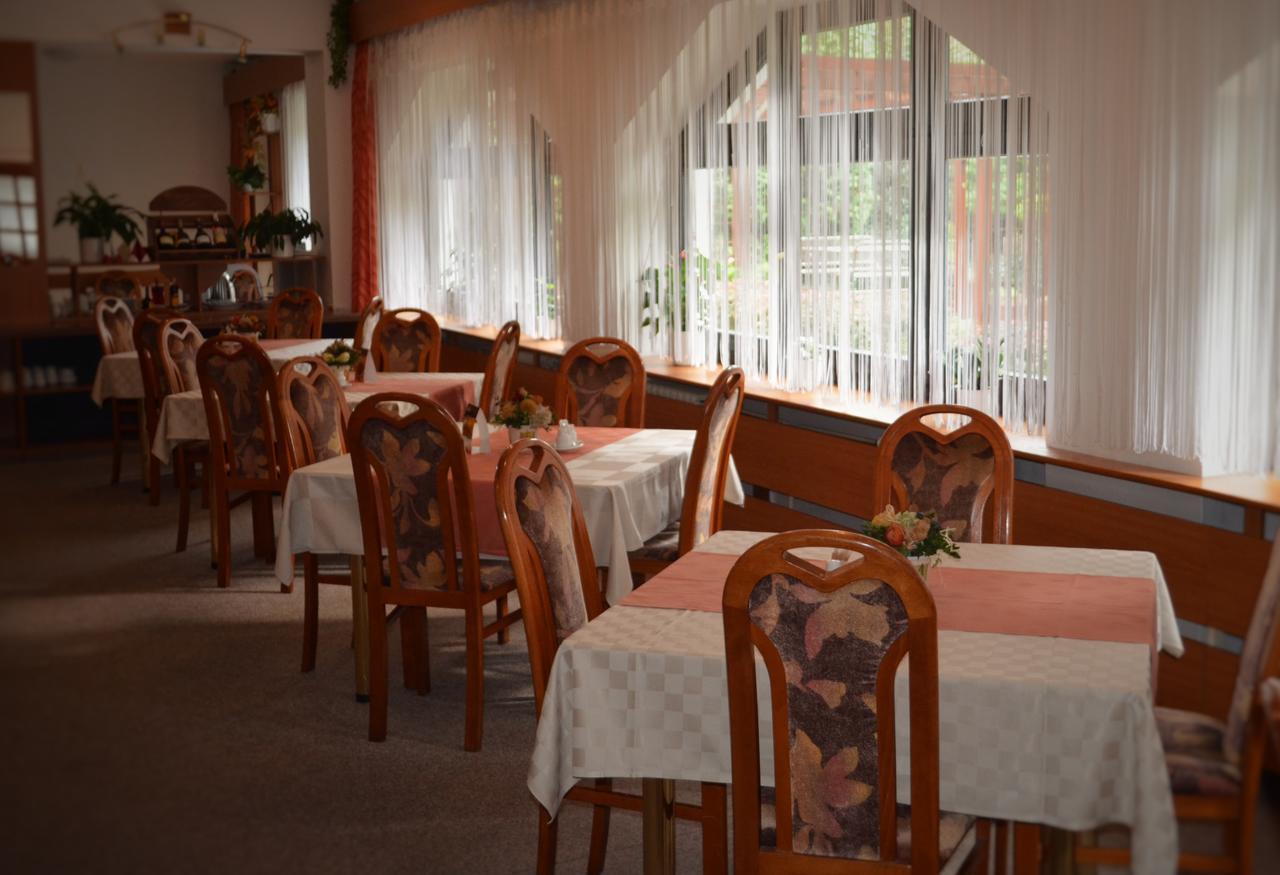 Hotel Amos Fulnek Bagian luar foto